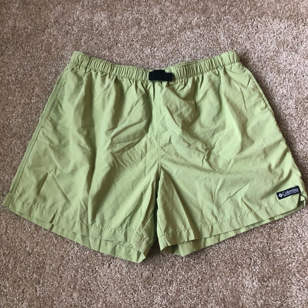 Columbia hiking shorts !!